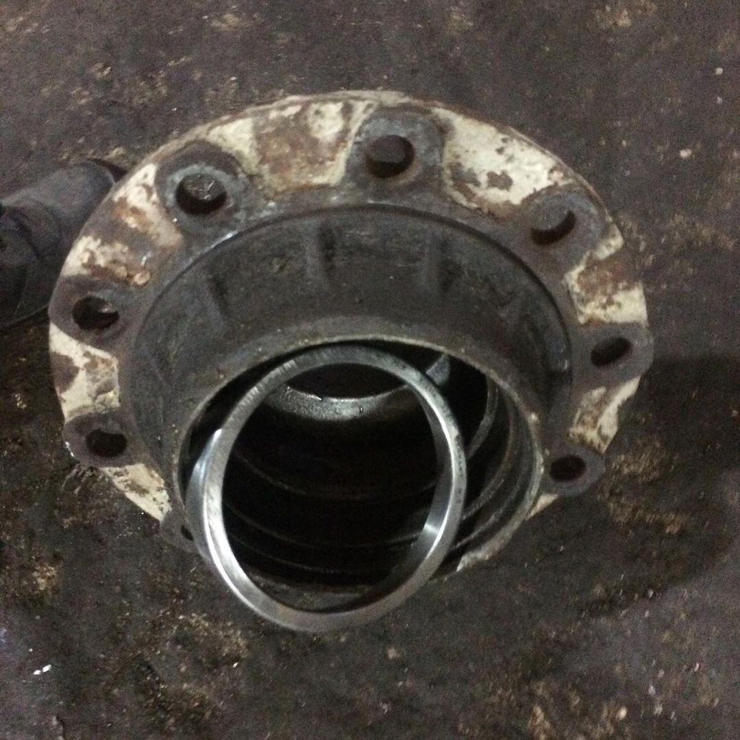 بازسازی توپی چرخ لیفتراک 10تن. جای بلبرینگ و کاسه نمد